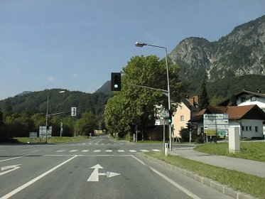 Internet promotion specialist in Gartenau near Groedig
The Gartenau village sign is to the right of the traffic light, the sign to St.Leonhard on the left. Drive straight ahead and continue 300m towards the next photo.
Picture 1