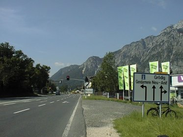 Internet Werbebüro nahe Grödig bei Salzburg
Nach dem Verlassen der A10 Tauernautobahn bei der Autobahnausfahrt Salzburg Süd Richtung Berchtesgaden geradeaus. Der Untersberg ist rechts von der Straße zu sehen.
Bild 1