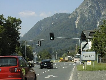 Internet Werbebüro nahe Grödig bei Salzburg
Nach dem Verlassen der A10 Tauernautobahn bei der Autobahnausfahrt Salzburg Süd Richtung Berchtesgaden geradeaus. Der Untersberg ist rechts von der Straße zu sehen.
Bild 2